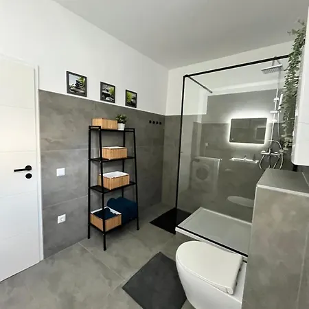 Florida Naehe Duesseldorf, Messe, Hbf, City, Wifi, Helios Hospital Krefeld